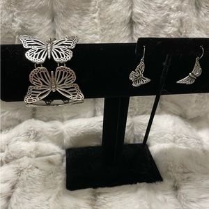 Silver tone toggle bracelet, large butterfly pattern with matching earrings-set